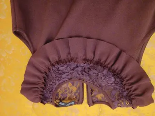 Abito Zara bordeaux con rouches