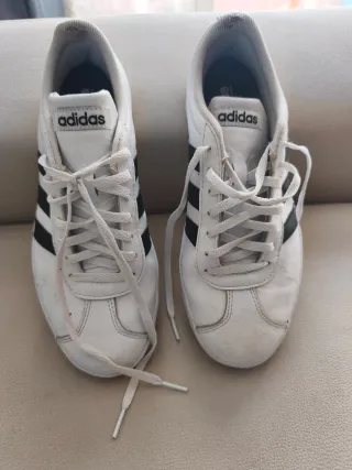 Zapatillas Adidas Blancas y Negras