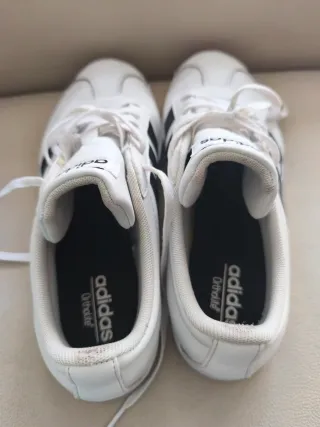 Zapatillas Adidas Blancas y Negras