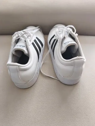 Zapatillas Adidas Blancas y Negras