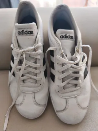 Zapatillas Adidas Blancas y Negras