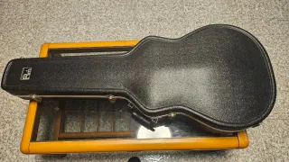Guitarra Electroacústica Fender  con funda rígida