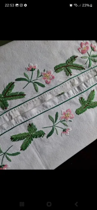 Runner da tavola ricamato floreale