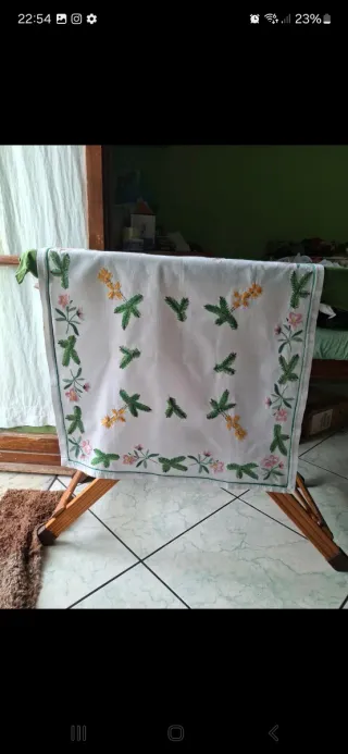 Runner da tavola ricamato floreale