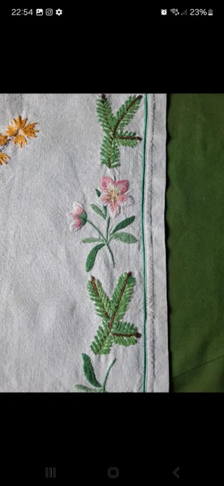 Runner da tavola ricamato floreale