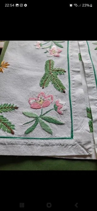 Runner da tavola ricamato floreale