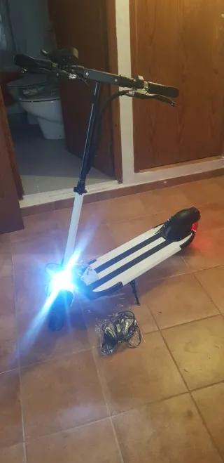 Patinete Skate Flash blanco/negro