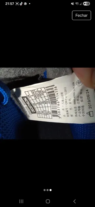 Chuteiras Decathlon Azuis e Laranjas