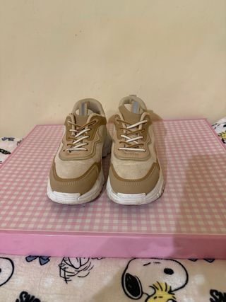 Scarpe beige e oro