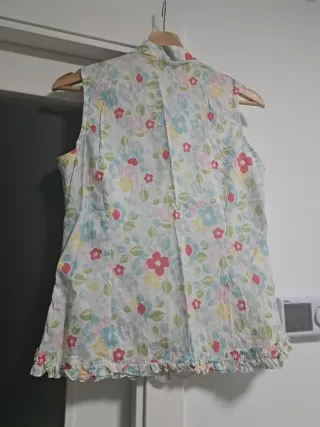 Blusa floral sin mangas talla 42-44