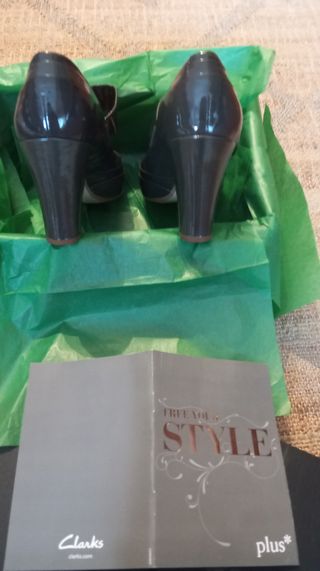 Zapatos Clarks charol tacón 38,5