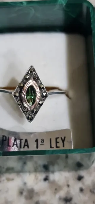 Anillo Plata Ley y Oro con piedra y marquesitas.