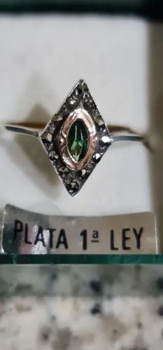 Anillo Plata Ley y Oro con piedra y marquesitas.