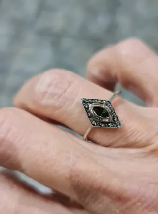 Anillo Plata Ley y Oro con piedra y marquesitas.