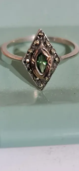 Anillo Plata Ley y Oro con piedra y marquesitas.
