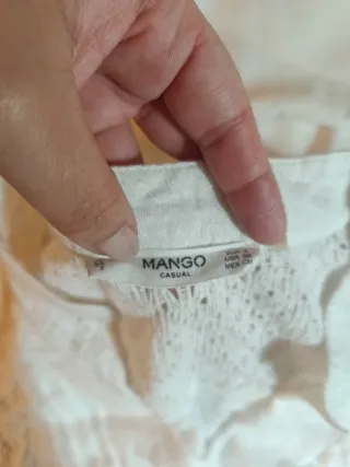 Blusa blanca con detalles de encaje