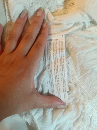 Blusa blanca con detalles de encaje