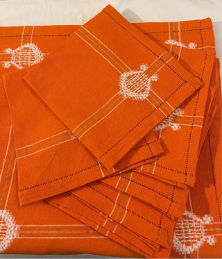 Tovaglia e 6 tovaglioli ricamati a punto giorno