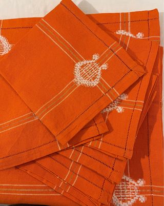 Tovaglia e 6 tovaglioli ricamati a punto giorno