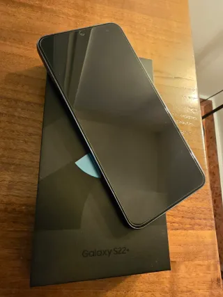 Samsung Galaxy S22+ in ottime condizioni, sempre usato con cover e vetro temperato.