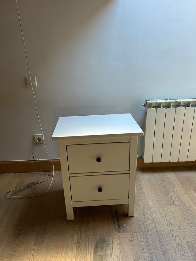 Comodino Ikea Hemnes con 2 cassetti