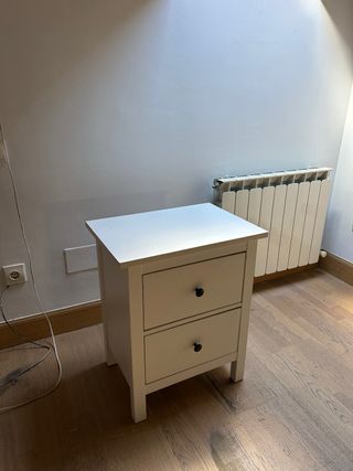 Comodino Ikea Hemnes con 2 cassetti
