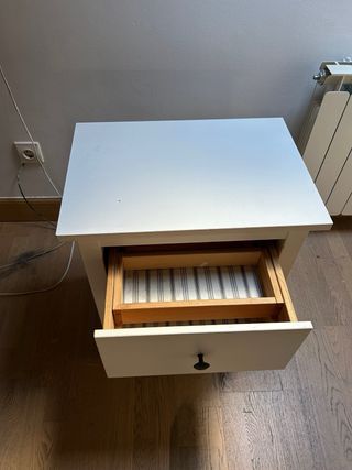 Comodino Ikea Hemnes con 2 cassetti
