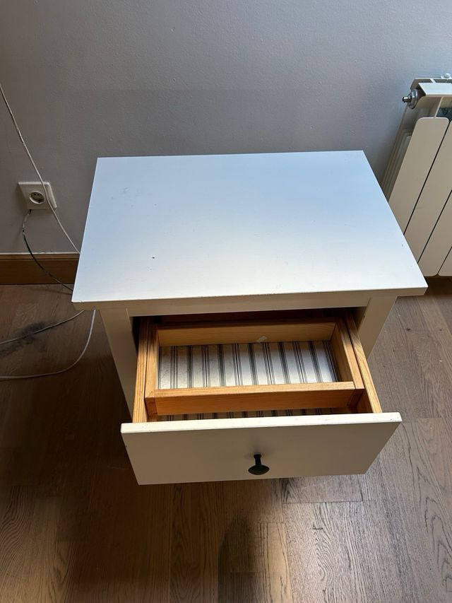 Comodino Ikea Hemnes con 2 cassetti