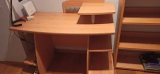 Mesa de ordenador de madera