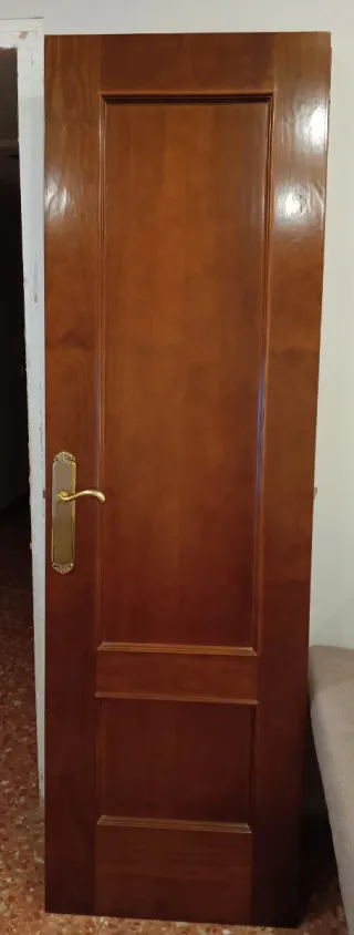 Puerta de madera interior