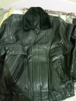 Chaqueta de hombre negra y cazadora de hombre cuer