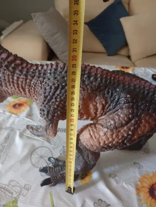 Dinosaurio de juguete grande