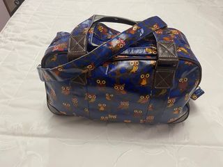 Bolso azul con estampado de búhos
