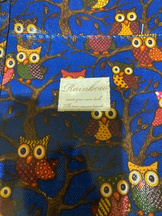 Bolso azul con estampado de búhos