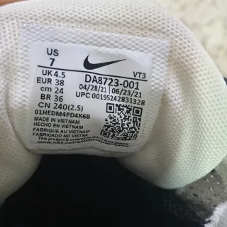 Zapatillas Nike Quest Negras y Doradas