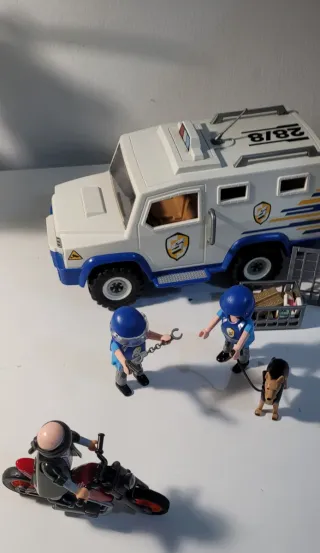 Furgón blindado de Policía de Playmobil.