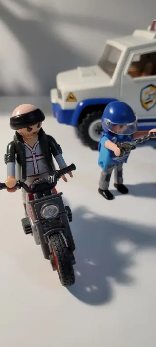 Furgón blindado de Policía de Playmobil.