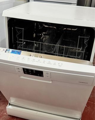 LAVAVAJILLAS MARCA ELECTROLUX