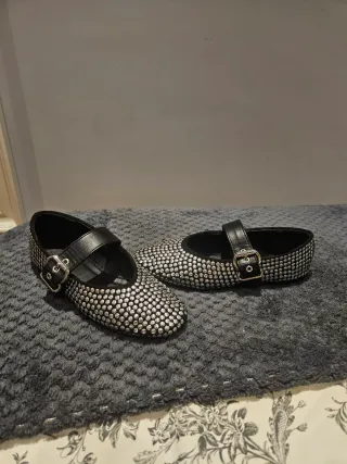 Bailarinas negras con tachuelas plateadas