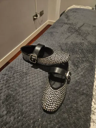 Bailarinas negras con tachuelas plateadas