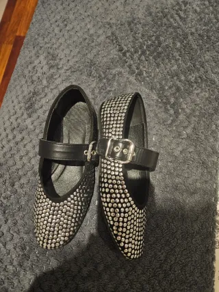 Bailarinas negras con tachuelas plateadas