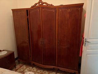 Armario antiguo de madera