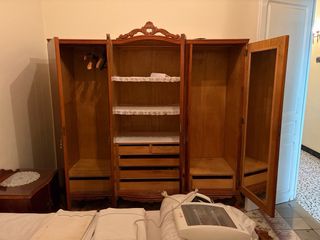Armario antiguo de madera