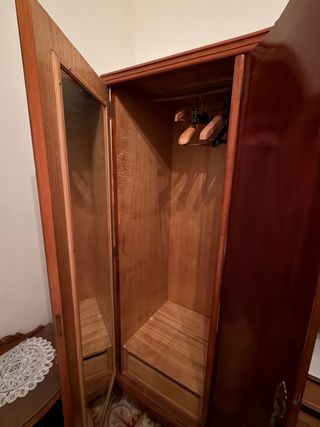 Armario antiguo de madera