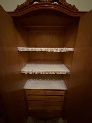 Armario antiguo de madera