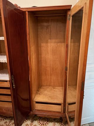 Armario antiguo de madera