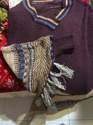 Poncho tejido con flecos