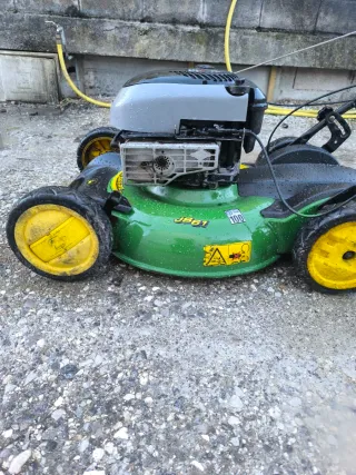 Cortacésped John Deere JS61