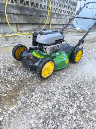 Cortacésped John Deere JS61