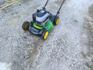 Cortacésped John Deere JS61